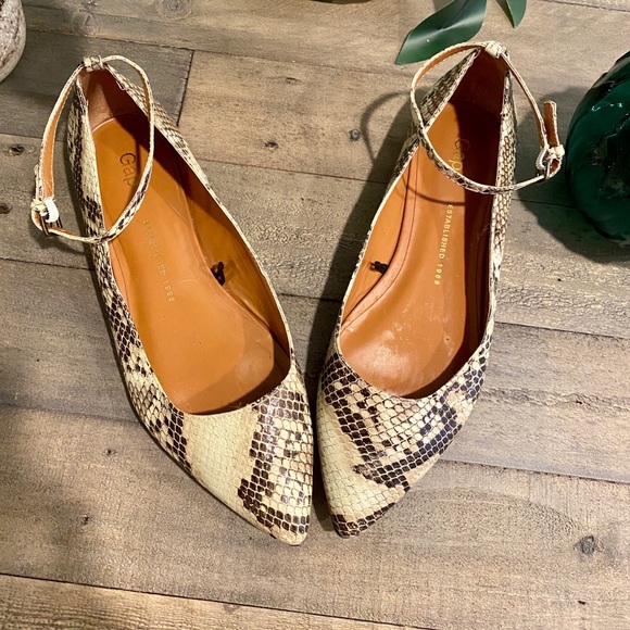 Snake print flats - Picture 2 of 3